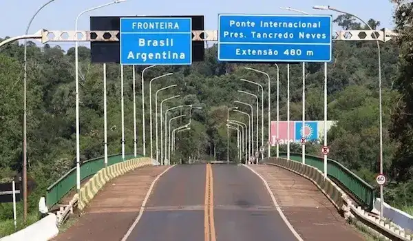 Transfer privado de Puerto Iguazú a Foz do Iguaçu, Brasil — cruce de frontera